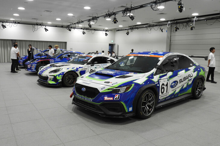 取材会の会場に並べられた、スバルの競技車両。「オートポリスでのクラッシュを受けて修理中」とのことで、残念ながら「HIGH PERFORMANCE X version II」の実車を拝むことはできなかった。