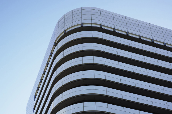 「Honda青山ビル」は鉄筋コンクリートづくりの地上17階建て、地下3階の規模であった。オフィス用ビルとしては珍しいバルコニーのある外観は本田宗一郎氏のこだわりで、災害時に窓ガラスが地上まで落下しないようにとの配慮から設置されたという。