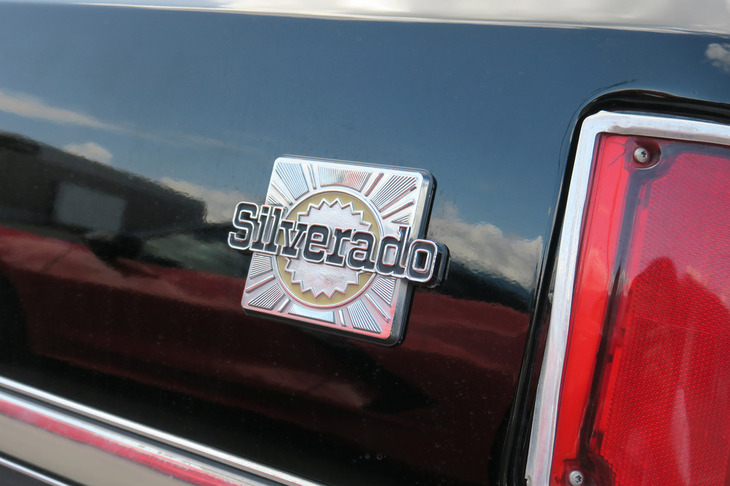 以前は「ローバー・ミニ」に乗るなど、古いクルマが好きで、またアメリカ車にもあこがれを持っていたというオーナー氏。「壊れるのでは？　燃費が悪いのでは？」という不安を抱きつつも、知り合いの「乗らへんか？」という提案に思い切って入手したという。こういうエピソードの場合、「手に入れてみたら不安は杞憂（きゆう）だった」というのが定番なのだが、この「K5ブレイザー」については「やっぱりちょくちょく壊れますわ（笑）」とのこと。