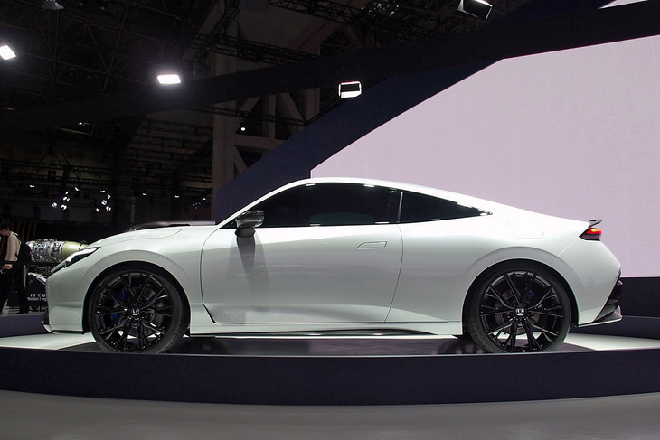 「プレリュード コンセプト」のサイドビュー。キャラクターラインは控えめで、面のゆるやかな変化で表情を見せるタイプだ。