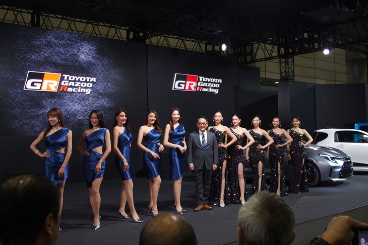 TOYOTA GAZOO RacingおよびLEXUSのブースにおいて開催されたプレスカンファレンスの様子。