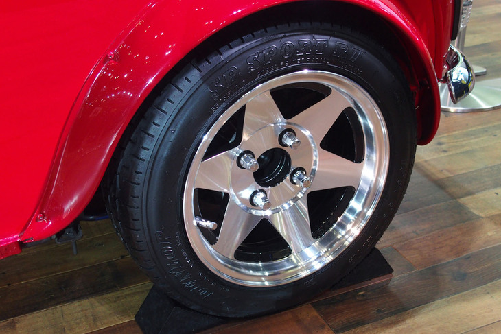 165/55VR12サイズの「SP SPORT R7」が装着された1993年の「ローバー・ミニクーパー1.3」。