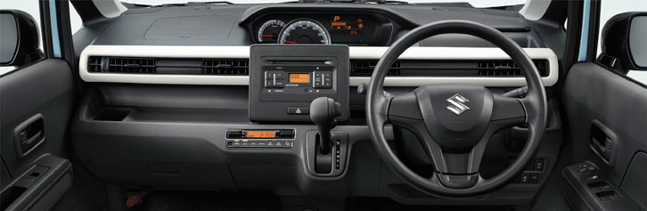 スズキ・ワゴンR ハイブリッドFX（ブラック内装のインストゥルメントパネルまわり）