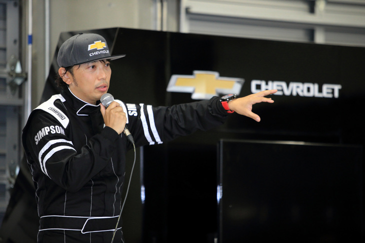 シボレーレーシングに所属する古賀琢麻選手。「今年はフル参戦だから、日本とアメリカを24往復ですよ！ へとへとです」と笑っていた。（写真＝荒川正幸）