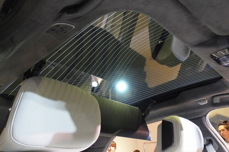 BMW i7 M70 xDrive（ガラスルーフ）