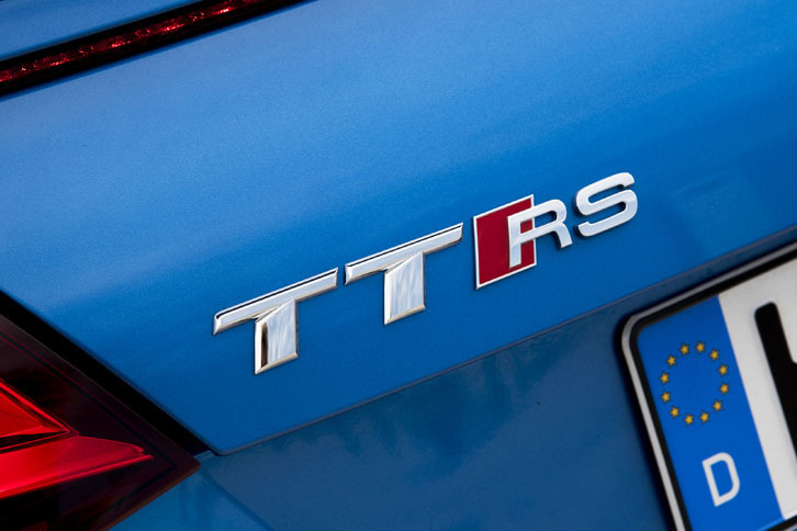 「TT」をベースにアウディスポーツ社が改良を施した高性能スポーツモデルが「TT RS」。日本でもすでに2017年3月28日に発表されている。