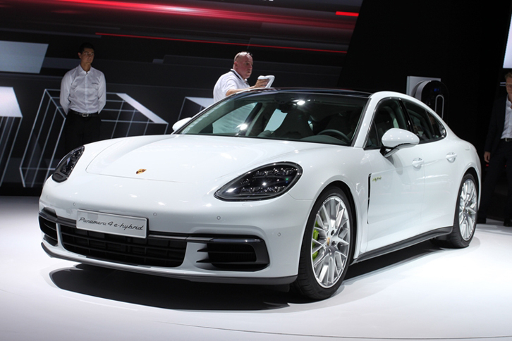 パナメーラ4 E-ハイブリッド