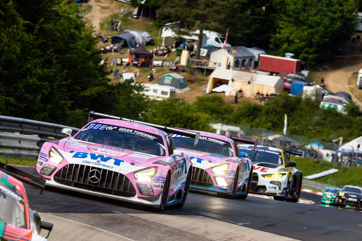 毎年、強力なチームを擁してニュルに参戦するドイツ勢。写真は2位と3位に入ったGetSpeedの「メルセデスAMG GT3」。
