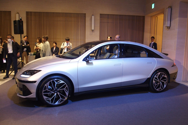 ヒョンデ・アイオニック6（サイドビュー）