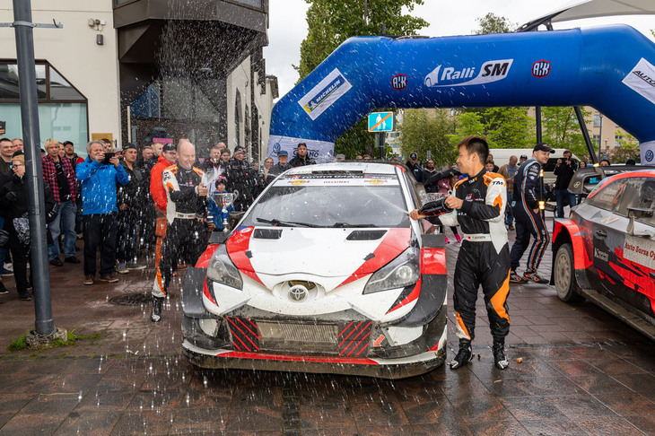 育成ドライバー同士の勝負はタカが勝利。