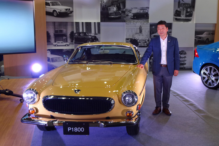 この「P1800」は、ボルボ・カー・ジャパンの木村隆之社長所有のもの。3台の車両を1台にレストアし、オリジナル色のサファリイエローにオールペンを施している。