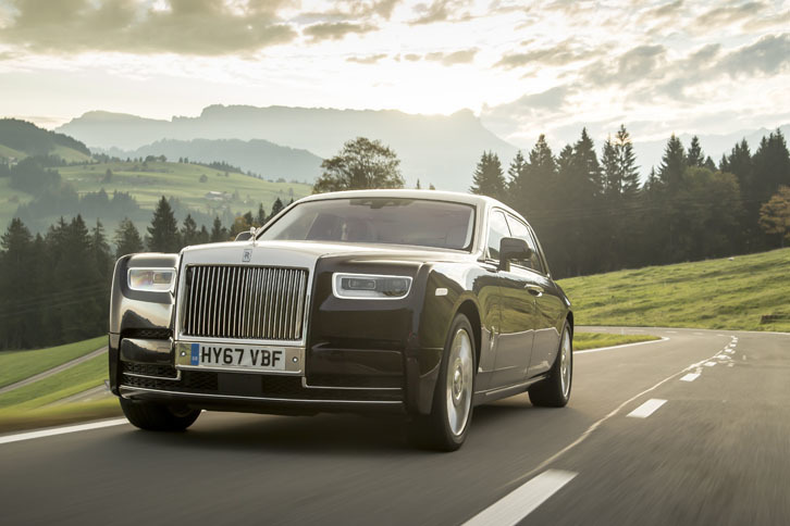 「エクステンデッド ホイールベース」と名付けられたロングボディー仕様の全長は5982mmで、ホイールベースは3772mm。