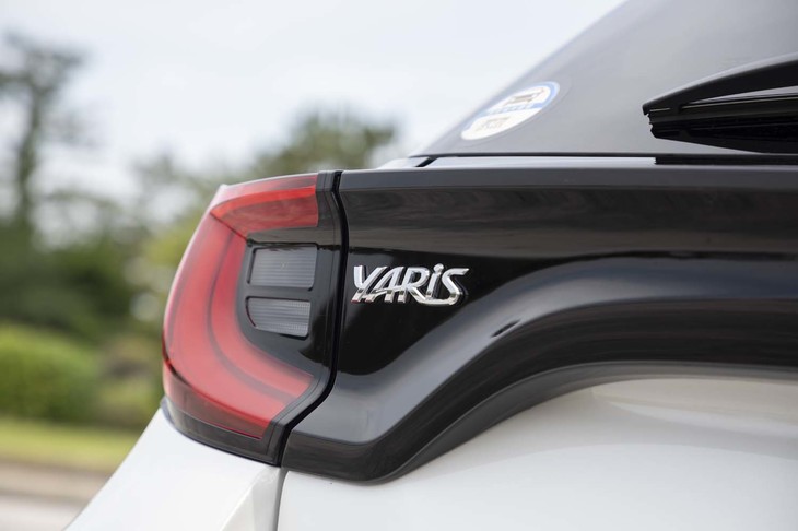 個性的なデザインの、「ヤリス ハイブリッドZ」のリアコンビランプ。Zグレードの光源はフルLEDタイプとなっている。