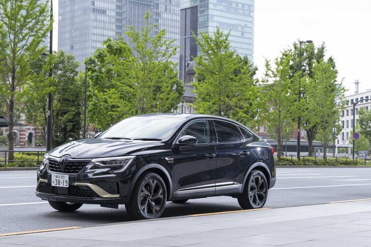 「ルノー・アルカナ」の新グレード「E-TECHエンジニアード」は2023年5月11日に発売される。