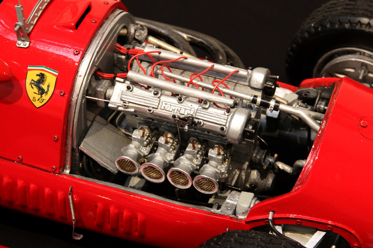 1気筒あたり500ccの2リッター直4 DOHCとなる「500F2」のエンジン。