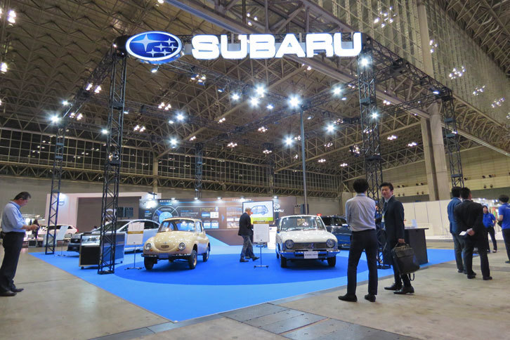 スバルブースの様子。