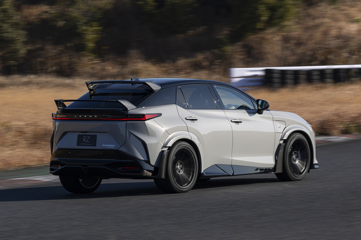 車両特性の変化に合わせてシャシーのセッティングも変更（全車）。乗り心地の改善や操舵応答性の改善を図っている。