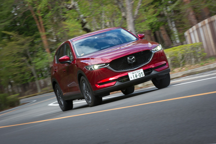 試乗中、加減速を繰り返すなど、より負荷の大きなシーンで明確な進化を感じさせた新エンジン。マツダも資料などで、「多人数乗車時や荷物を載せた状態で、より快適な走りと実用燃費の向上が期待できる」と述べていた。