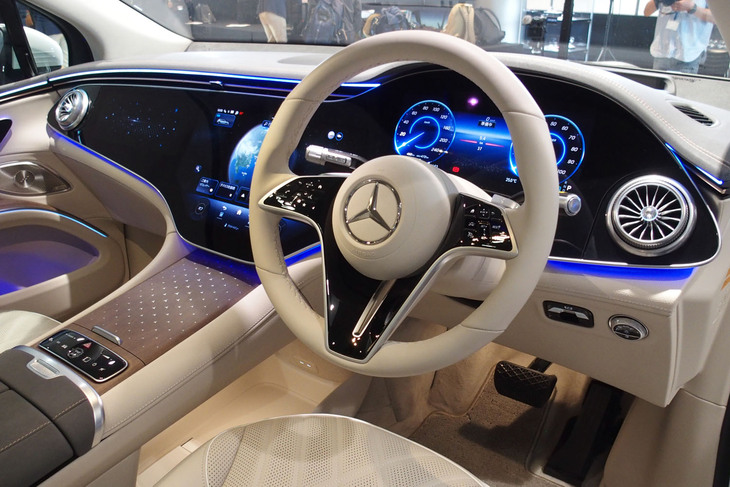 メルセデス・ベンツEQS450 4MATIC SUV（インストゥルメントパネル）