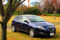 8年前に中古で買った「ランチア・デルタ1.6ディーゼルターボ」。さすがイタリアの至宝ランチアだけあって内外装はサイコーにオシャレだった。しかし、あまりにも直進安定性が低くて疲れてしまい、1年余りで手放した。