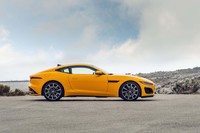 「Fタイプ」には「クーペ」（写真）のほかオープントップの「コンバーチブル」がラインナップされる。