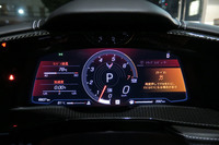 「Zモード」選択時のメーター画面。ステアリングホイール左にある専用スイッチを押し、ワンタッチで呼び出すことが可能だ。速度計やエンジン回転計、油温計、加速度計といったスポーツ走行に必要な情報が表示される。