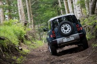 可変スタビライザーの「アダプティブダイナミクス」はホイールポジションを毎秒500回、ボディーの動きを毎秒100回モニターし、ボディーのロールを最小限に抑えてくれる。