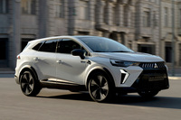 三菱が欧州で新型「グランディス」を発表　便利な車内空間が特徴のコンパクトSUV