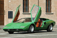 初期モデルの「カウンタックLP400」。スーパーカーブームの折には、日本でも多くのファンがこのシザーズドアに熱狂した。