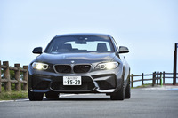 動力性能は0-100km/h加速が4.5秒で、最高速が250km/h（スピードリミッター作動）。