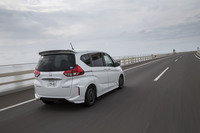 「フリード モデューロX」も専用サスペンションを装着。空力性能と相まってフラットなライドフィールや高い車両応答性を実現した。