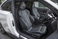 パワーシートはセットオプション「コンフォートパッケージ」に含まれている。表皮は厚みがあって張りが強い。