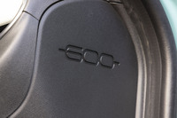 ドアを開けたときに見えるダッシュボードの断面にも「600」。