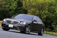 「S450エクスクルーシブ」には、写真のオブシディアンブラックを含む10色のボディーカラーが用意される。