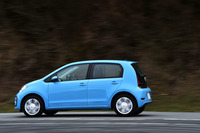 高速域に入ると水を得た魚のような「up!」。非力さを感じさせない走りもさることながら、どっしりとした安定感すら漂わせる。