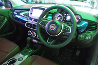 Apple CarPlay／Android Auto対応7インチタッチパネルモニター付きインフォテインメントシステム「Uconnect」を搭載している「500X」のインストゥルメントパネル。