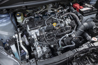 新開発の1.5リッター直3ユニットは最高出力120PS/6600rpm、最大トルク145N・m/4800-5200rpmを発生。