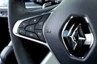 先進安全運転支援システム（ADAS）の充実も、新型「ルーテシア」の長所といえる。ACCや車線中央維持支援機能、衝突被害軽減ブレーキなどが標準で備わる。