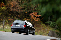 MG ZT-T：全長×全幅×全高＝4810×1780×1470mm/ホイールベース＝2750mm/車重＝1590kg/駆動方式＝FF/2.5リッターV6DOHC24バルブ（177ps/6500rpm、24.5kgm/4000rpm）/車両本体価格＝443.0万円（T）
    
    