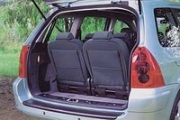 「Occasional Seats」（必要に応じて使う席）と呼ばれる3列目。