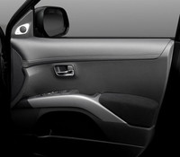 「三菱アウトランダー」一部改良で燃費＆質感アップの画像