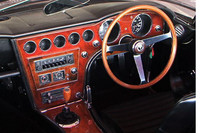 内装のローズウッドパネルは、日本楽器製造株式会社（現ヤマハ株式会社）が手掛けた。