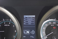 新型の目玉「マルチテレインセレクト」。モードによってブレーキの介入レベルなどが変化し、オフロード走行がしやすくなる。