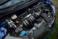 ハイブリッドユニットは、先代モデルに比べ、出力、燃費ともにアップ。デュアルクラッチ式の7段AT「SPORT HYBRID i-DCD」が組み合わされる。
    