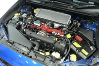 308psの最高出力を発生する2リッター水平対向4気筒DOHCターボエンジン。ECU制御の改良により、加速レスポンスが向上している。
    