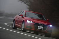 新型ではサスペンションが新設計のものに置き換わり、前後とも5リンク式になった。