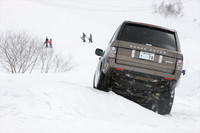 【テスト車：レンジローバーヴォーグ Autobiographyのオプション装備】
	電子制御リアデフ＝10万円／ジェットヘッドライニング＝4万8000円／アダプティブクルーズコントロール＝35万円／harman/kardon LOGIC7オーディオシステム＝19万円／リアシート・エンターテイメント・システム＝40万円／Autobiography専用インテリアトリムフィニッシャー＝36万円／レザーヘッドライニング＝48万1000円