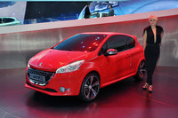 「GTiコンセプト」が早くも登場。軽量コンパクトになっているため、かつての「205GTI」並の軽快感に期待したい！