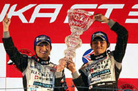 今回3位に入ったNo.30 MR-Sの佐々木孝太（左）と山野哲也が、GT300のタイトルホルダーに。トヨタはGT500、300両クラスのダブルタイトル獲得に成功した。