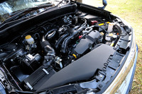 21年ぶりに全面刷新されたボクサーユニット。最高出力はそのまま（148ps）に、最大トルクは19.5kgmから20.0kgmへとわずかながらアップ。一方で燃費は約10％アップした。